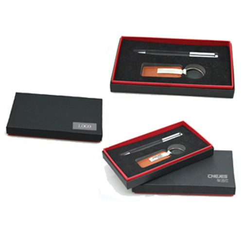 Gift set with keychain and metal pen